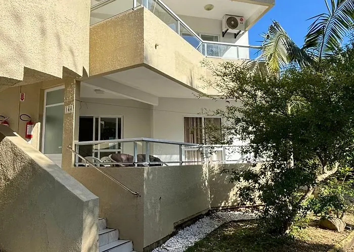 Apto em condomínio no centro de Bombinhas, próximo da praia