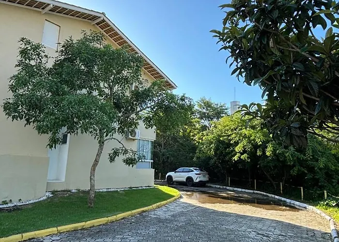 Apto em condomínio no centro de Bombinhas, próximo da praia